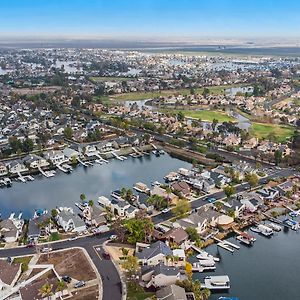 Lakefront Gem: Private Dock Villa Discovery Bay Exterior photo