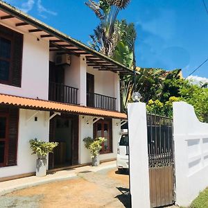 Tamaro Beach Resort Hikkaduwa Exterior photo