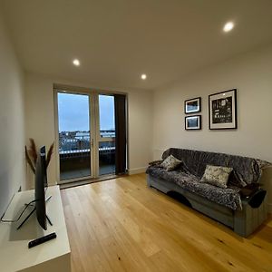 Spacious 2 Bedroom Penthouse Retreat Londen Exterior photo