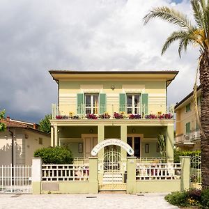 La Locanda Del Geco Hotel Marina di Pietrasanta Exterior photo