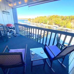 F Lakefront! Remodeled, Sleeps 4, Boat Slip, Patio, Wifi, Cable, Pool Appartement Osage Beach Exterior photo