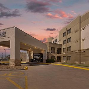 Comfort Inn & Suites Wichita Exterior photo