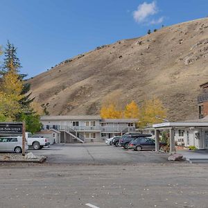 Miller Park Lodge Jackson Exterior photo