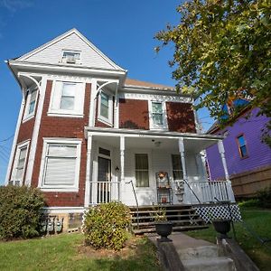 Step Back In Time Charming Victorian With Modern Amenities Appartement Homestead Exterior photo