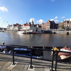 Whole Wheelhouse Euphrate Houseboat Bed and Breakfast Amsterdam Exterior photo