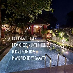 Private Pool Villa Rosseno Including Car&Driver Jogjakarta Exterior photo