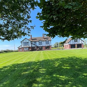 Greenfields Country House Bed and Breakfast Latton Exterior photo