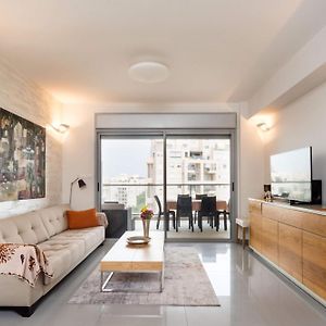 Urban Gem With Outdoor Lounge By Sea N' Rent Appartement Tel Aviv Exterior photo