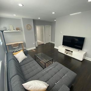 Luxury 3 Bdr Apt With Backyard And Off-Street Parking Appartement Watertown Exterior photo