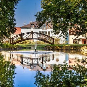 Darovansky Dvur - Wellness & Golf Hotel Břasy Exterior photo