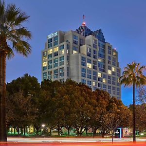 Hilton Los Angeles North-Glendale & Executive Meeting Center Hotel Exterior photo