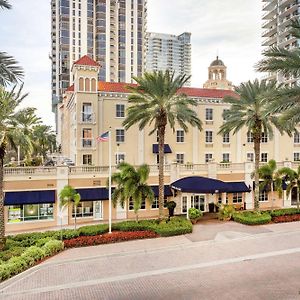 Hampton Inn & Suites St. Petersburg/Downtown Exterior photo