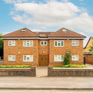 Kempton Park Views -Two Double Bedroom Luxury Apartments Sunbury-on-Thames Exterior photo