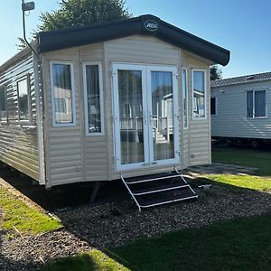 Happy Place Hotel West Mersea Exterior photo