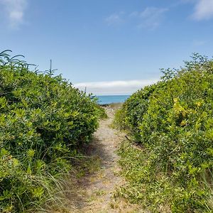 Oceanfront Smith River Cottage Beach Access! Exterior photo