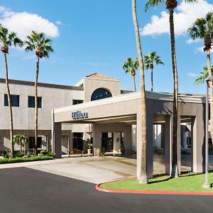 Hilton Phoenix Airport Hotel Exterior photo