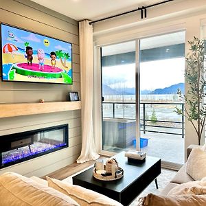 Dreamy Panoramic Lakeview 1 Bedroom Plus Den Harrison Hot Springs Exterior photo