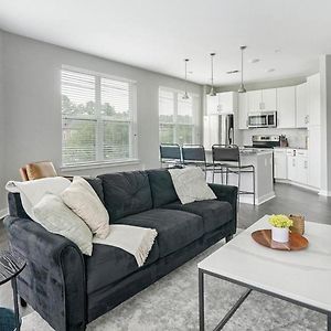 Landing Modern Apartment With Amazing Amenities Chapel Hill Exterior photo