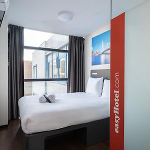 easyHotel Rotterdam City Centre Exterior photo