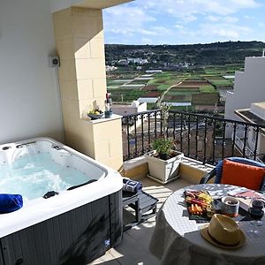 Ta'Lonza Luxury Near Goldenbay With Hot Tub App3 Appartement Mellieħa Exterior photo