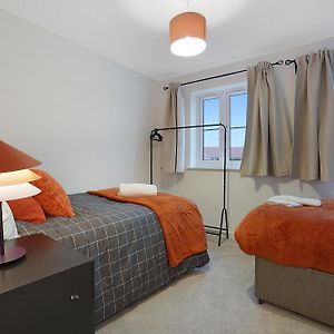 Gravesend 2 Bed Apartment-2 Minutes Walk From Shops, Restaurants And Motorway. Sleep Upto 5 Northfleet Exterior photo