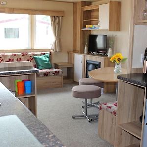 Norfolk Broads Caravan Sleeps 8 Appartement Belton with Browston Exterior photo