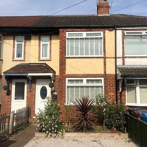 Two Bedroom Terrace House With Parking Kingston upon Hull Exterior photo