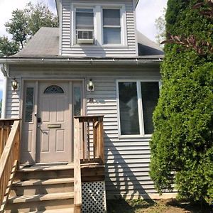 Lovely Renovated 2 Bedroom Home With Free Parking Albany Exterior photo