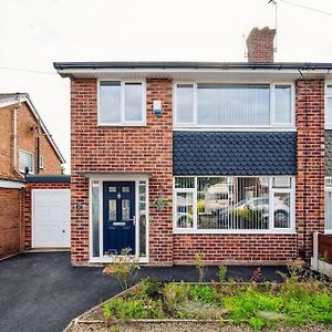 House In Heald Green Village Manchester Exterior photo