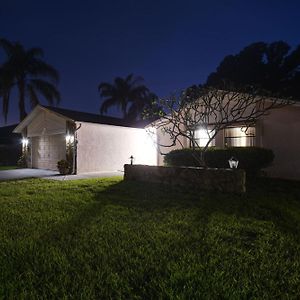 Largo Oasis With Pool And Grill 10 Min To Beach! Villa Exterior photo