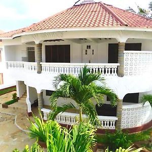 Bedroom Diani Beach Exterior photo