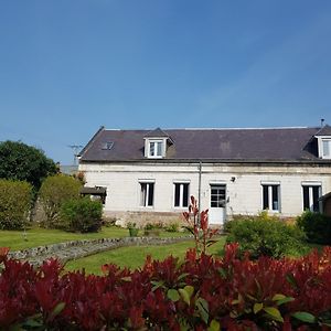 Le Gite De L'Oppidum Villa Etrun Exterior photo