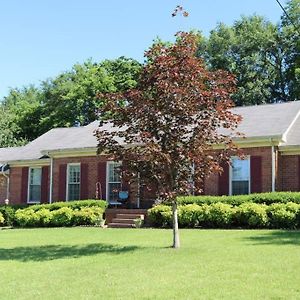 3 Bed 2 And A Half Bath Sleeps 10 Max With Fenced In Backyard Villa Hendersonville Exterior photo