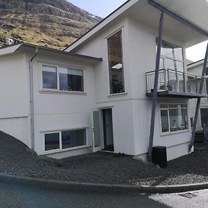 Amazing Sea And Mountain View Appartement Klaksvík Exterior photo