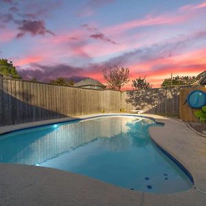 Boutique House In Vibrant Richardson - Bling Home Exterior photo