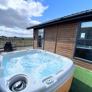 Benarty 11 With Private Hot Tub - Fife - Loch Leven - Lomond Hills - Pet Friendly Villa Kelty Exterior photo