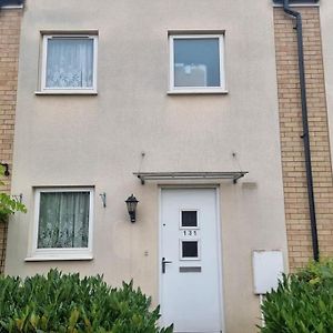 3 Bed House - Milton Keynes - Countess Plaza Appartement Broughton  Exterior photo