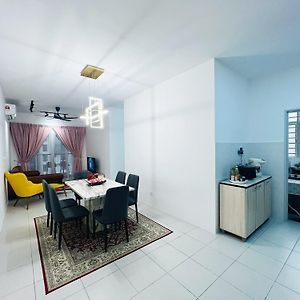 Cozy 3 Rooms , Klcc View , 100 Mbps Wifi , Netflix By Noon'S Homestay Kuala Lumpur Exterior photo