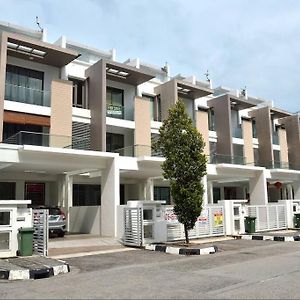 5Br 3Storey Cozy Gelugor Homestay 15Pax Exterior photo