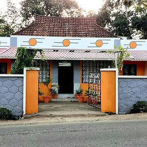 Athichans Homestay Kuzhittura Exterior photo