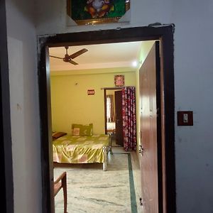 Eat, Chill, Worship, Repeat! Appartement Tarapith Exterior photo
