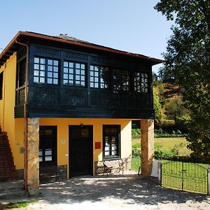 El Balcon De Muniellos Pension Oballo Exterior photo