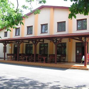 Arnyas Thermal Camping Es Ueduelopark Hotel Püspökladány Exterior photo