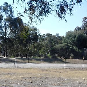 Magdala Motor Lodge&Lakeside Restaurant Stawell Exterior photo