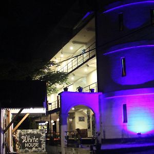 White House Adam'S Peak Hotel Nallathanniya Exterior photo