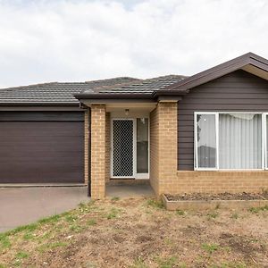 Comfort Home Wyndham Vale Exterior photo