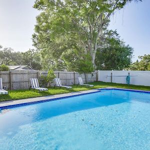 Roomy Largo Home With Screened Patio And Private Pool! Exterior photo