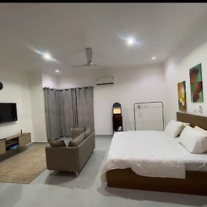 Stylish Studio In Accra Appartement Exterior photo