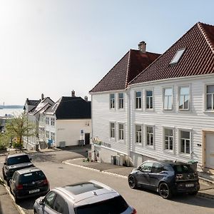 Dinbnb Apartments I Luxury Apartment Behind Bryggen I Renovated 2024 Bergen Exterior photo