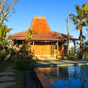 Pondok Kawinaya Hotel Singaraja Exterior photo